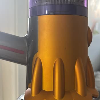 Dyson V12 Süpürgenin Ana Gövdesi Kırıldı Ve Boyası Aksıyor