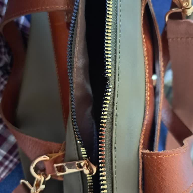 Kısa Sürede Bozulan Fermuar Ve Cevapsız Müşteri Hizmetleri Nedeniyle Çanta Değişimi Talebi