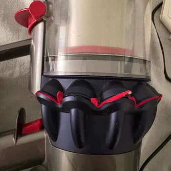 Dyson V15 Detect Performans Düşüklüğü Ve Kırılan Süet Parçası İçin Değişim Talebi