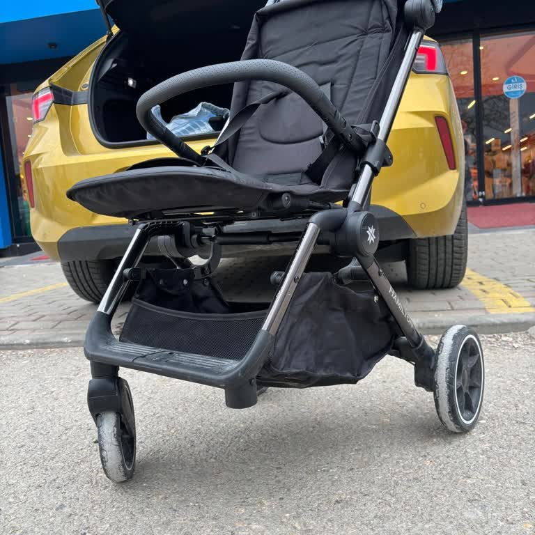 Ön Tekerleği Çıkan Bebek Arabası İçin Çözüm Bekleniyor