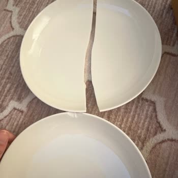 Kırık Gelen Yemek Takımı Ve Cevapsız Müşteri Hizmetleri