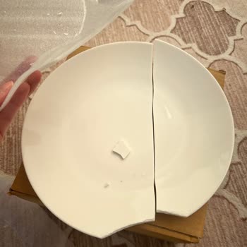 Kırık Gelen Yemek Takımı Ve Cevapsız Müşteri Hizmetleri