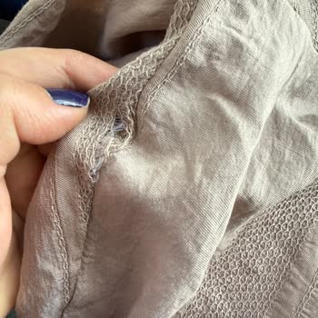 Üretim Hatası Nedeniyle Yırtılan Gömlek İçin Değişim Talebi