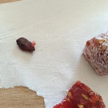 Lokumda Sert Badem Diş Kırılma Riski Ve İade Talebi