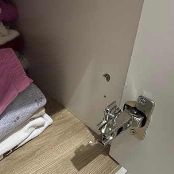 Gardırop Kapak Sorunu 40 Gün Servis İhmaline Karşı Müşteri Şikayeti