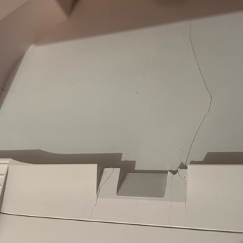 Yanlış Model Ve Su Sızıntısı Nedeniyle Laminatta Maddi Zarar