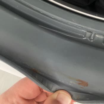 Beko CM 9101 Çamaşır Makinesinin Ön Paneli Ve Kapağı Paslanıyor Hemen Değişim Talebi