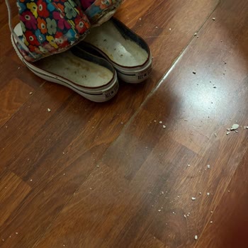 Dolap Ayakkabının Tabanları Tamamen Koptu