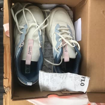 İç Dikiş Hatası Nedeniyle Ayağım Tahriş Oldu Ve Mağaza Süreci Uzadı