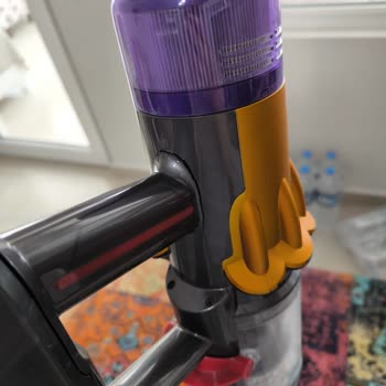 Dyson V12 Süpürgenin Motor Tutma Yerindeki Çatlak İçin Garanti Dışı Ücret Talebi Ve Destek Eksikliği