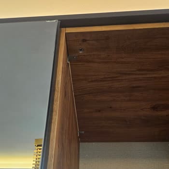 Eksik Parçalar Ve Montaj Hatası Nedeniyle Panel Kapıya Verilen Zarar