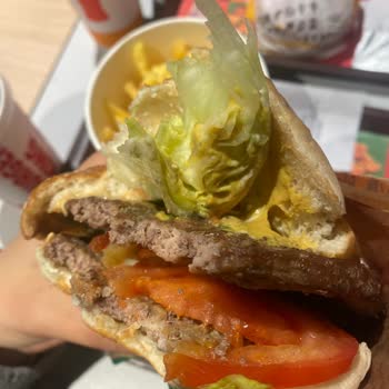 Burger King Tuzla Şubesinde Sert Parçalar Ve Hijyen Sorunu