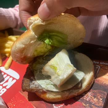 Burger King Tuzla Şubesinde Sert Parçalar Ve Hijyen Sorunu