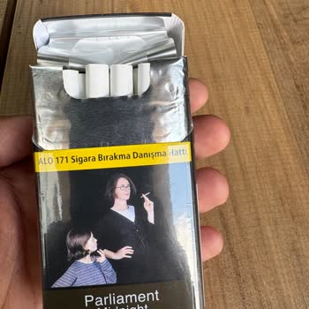 Parliament Midnight Sigara Paketinde Boğaz Yakması Ve Sert Parçalar Nedeniyle İade Talebi
