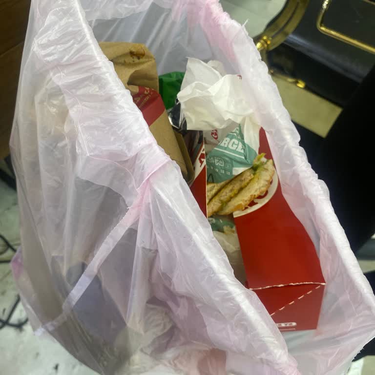 Kötü Kokulu Hamburger İçin İade Ve Özür İsteği