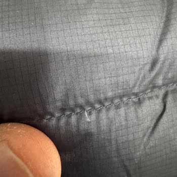 Statik Elektrik Ve Sürekli Kaçak Kaz Tüyleri Nedeniyle Mont Kullanılamaz