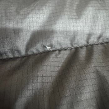 Statik Elektrik Ve Sürekli Kaçak Kaz Tüyleri Nedeniyle Mont Kullanılamaz