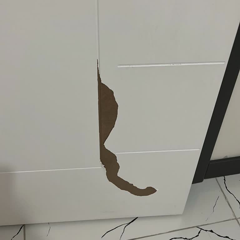 Kalitesiz Kapı Kaplaması Hızla Çözülüyor Ve Ücretsiz Değişim İstiyorum