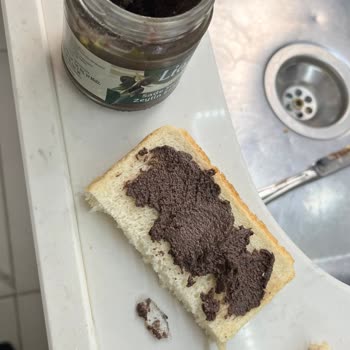 Şok Markette Zeytin Ezmesi İçinde Kırık Cam Parçası Bulundu Çocuğum Tehlikede