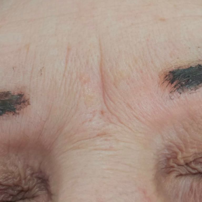 Rossmann Kirpik Ve Kaş Boyası Renk Vermedi, Kıvamı Topak Topak