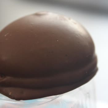 Ülker Çokomel Dev Ürünün Üzerindeki Siyah Noktalar Ve Beyaz Lekeler Hijyen Endişesi