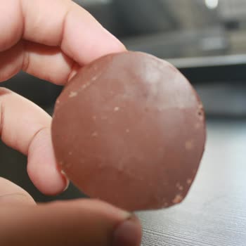 Ülker Çokomel Dev Ürünün Üzerindeki Siyah Noktalar Ve Beyaz Lekeler Hijyen Endişesi