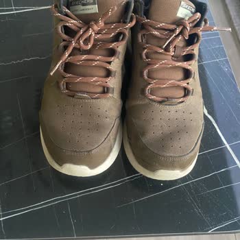 Skechers Ayakkabısının Deri Kısmı Yırtıldı, 2 Yıllık Garanti Süresi Nedeniyle Yardım Reddedildi