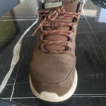 Skechers Ayakkabısının Deri Kısmı Yırtıldı, 2 Yıllık Garanti Süresi Nedeniyle Yardım Reddedildi