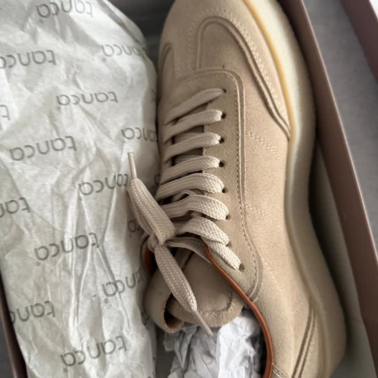 Renk Veren Deri Spor Ayakkabı Ve Cevapsız İade Talebi