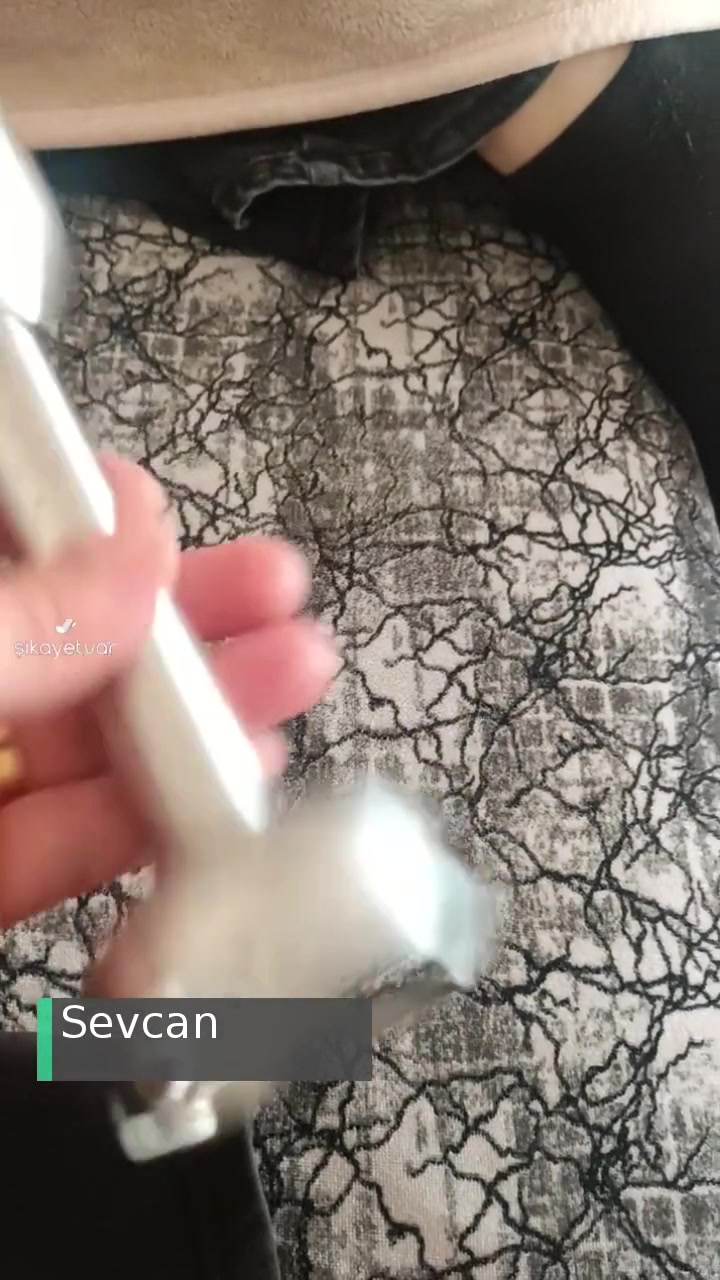 Korkmaz İki Baş Arasındaki Plastik Eridi Dönmüyor videonun kapak resmi