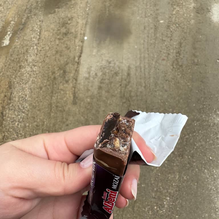 Şok Marketler Küflü Ülker Albeni Mozaik Çikolatası İçin İade Talebi