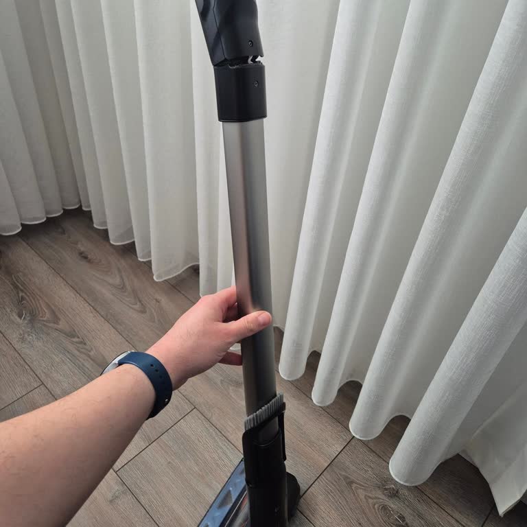 Philips Süpürge Teleskopik Boru Plastik Parçası Kullanım Sırasında Kırıldı