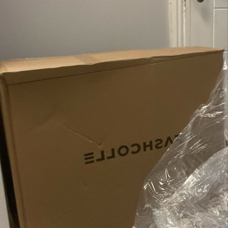 Hamile Kadının 30 Kilogram Üstü Koltuğu Tek Başına Altı Kata Taşıması