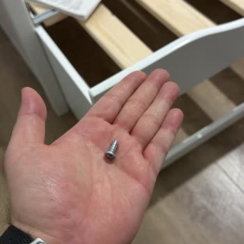 Eksik Özel Vidalar Nedeniyle Hemnes Divan Kurulamıyor, IKEA Çözüm Sunamıyor