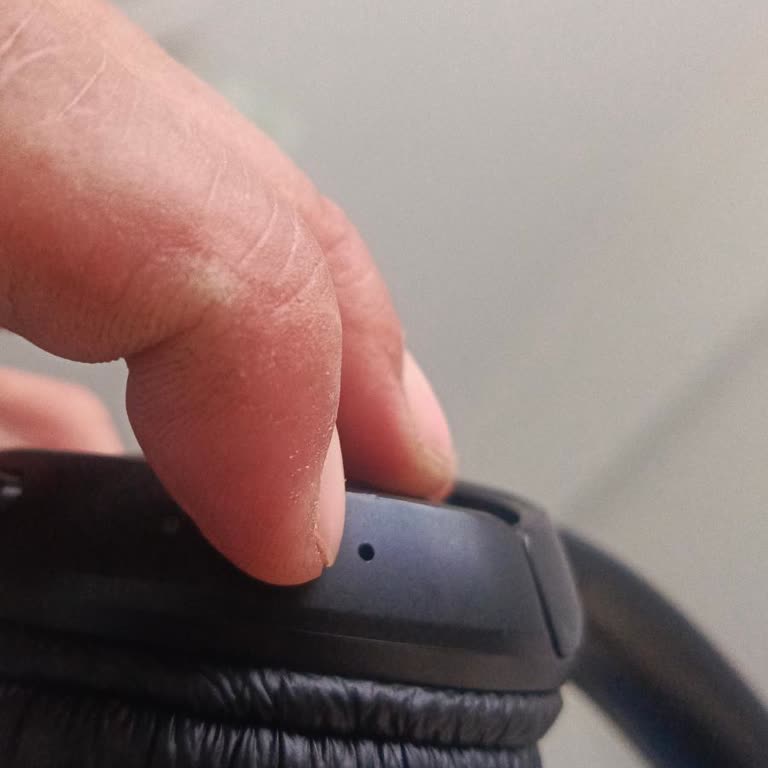 JBL Tune 520 Kulaklık Açılmıyor, Kırmızı Işık Yanıyor Ve Garanti Kapsamında Ücretsiz Tamir Talebi