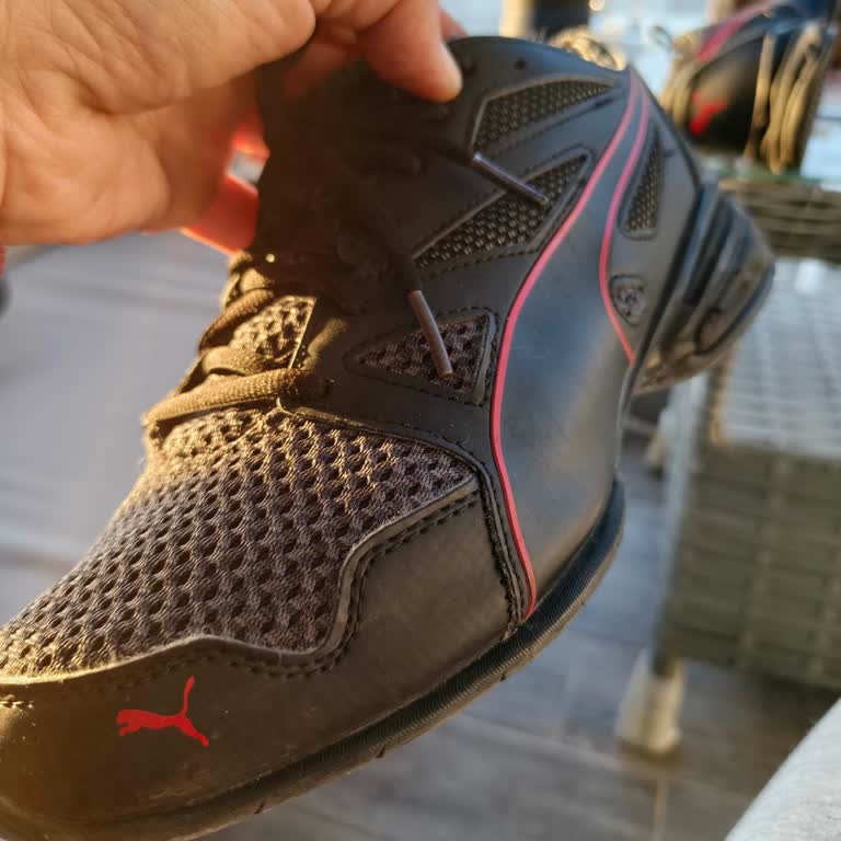 Puma Ayakkabısının Tabanı Kendi Kendine Parçalanarak Kullanılamaz Hale Geldi