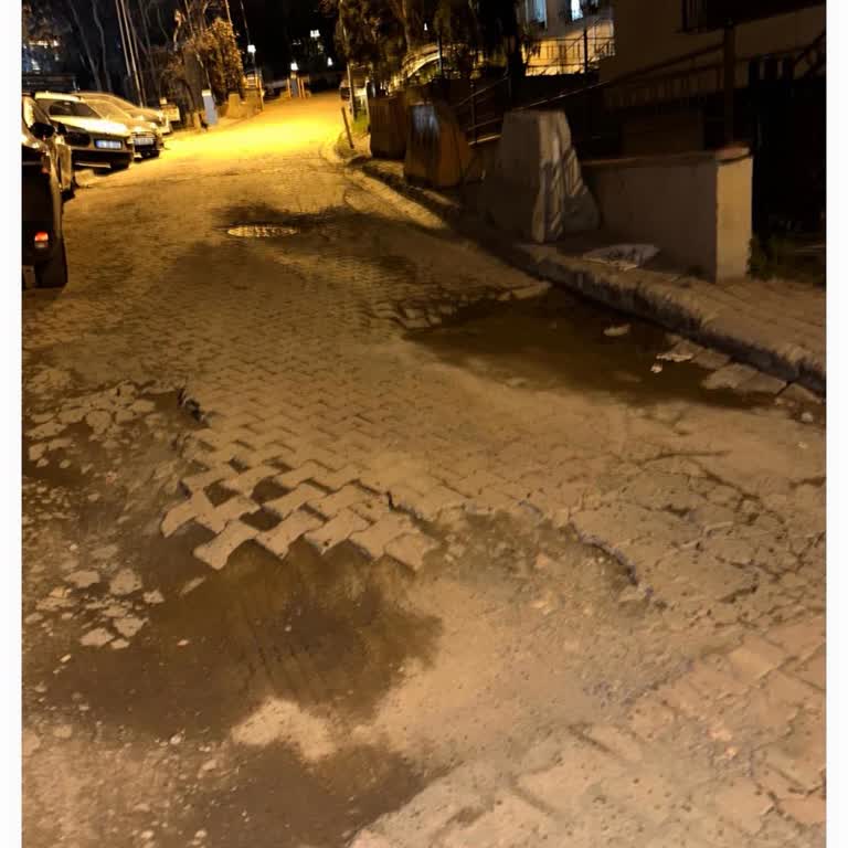 Beşiktaş'ta İnşaat Nedeniyle Cadde Kapalı Ve Otopark Kullanılamaz