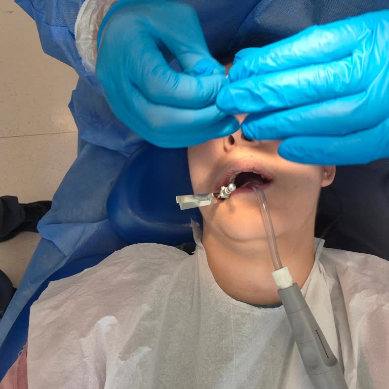 Yarım Bırakılan Diş Tedavisi Ve Şiddetli Ağrı: Öğrenci Hatası Ve Personelin Saygısız Tutumu