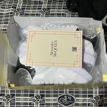 Instagram'dan Aldığım Alexander McQueen Ayakkabı Kalitesiz Ve Yanıltıcı, Tam İade Talep Ediyorum