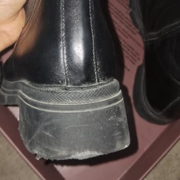 Kısa Sürede Ayıplı Deri Bot Ve Ceket, Yetersiz Garanti Ve Müşteri Desteği