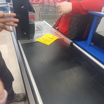 Rafta Etiketli Ürün Satışta Değil Deyerek Satılamaması Ve Mağduriyetim