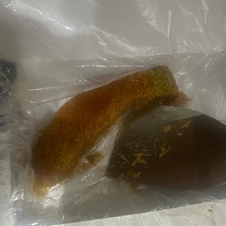 Kadayıfçı Saim Usta Suriçi Tatlıların Bayat Olduğunu Ve Lezzetinin Neredeyse Hiç Olmadığını Gördüm