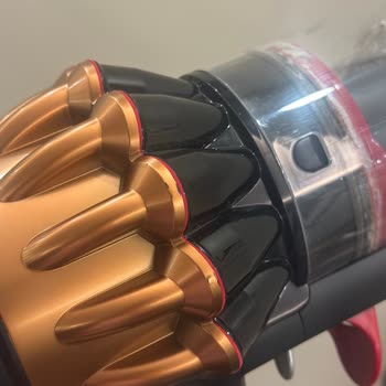 Dyson V16 Dikey Süpürge Performans Ve Servis Sorunları, Kırık Ve Çiziklerle Geri Döndü, İade Talebi