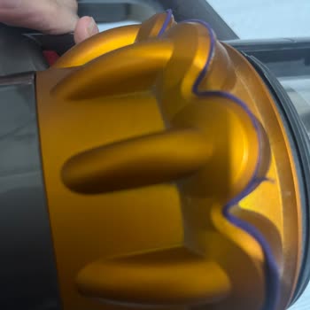Dyson V15 Detect Süpürgemde Kırılan Silikon Parça Ve Garanti Desteği Eksikliği
