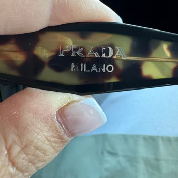 Prada Gözlüğünün Sap Yazısının Kısa Sürede Soyulması Ve Sunglass Hut’un Destek Vermemesi