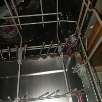 Arçelik 6384 Model Bulaşık Makinesinde Sepet Paslanması Ve Ücretsiz Değişim Talebi