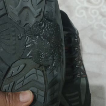 Moda İem Canlı Mezat Ayakkabının Tabanı Üç Farklı Yerden Yırtıldı