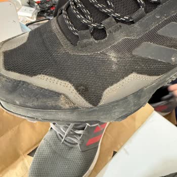 Adidas Ayakkabılarında Kalitesiz Ürün Ve Müşteri Hizmetleri Sorunu