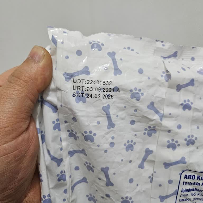 Metro Market'te Son Kullanma Tarihi Geçmiş Aro Köpek Maması Satışı