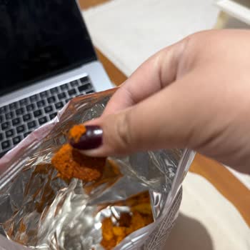 Patos Acı Baharat Cipsinde Büyük Baharat Parçacıkları Ve Hijyen Endişesi